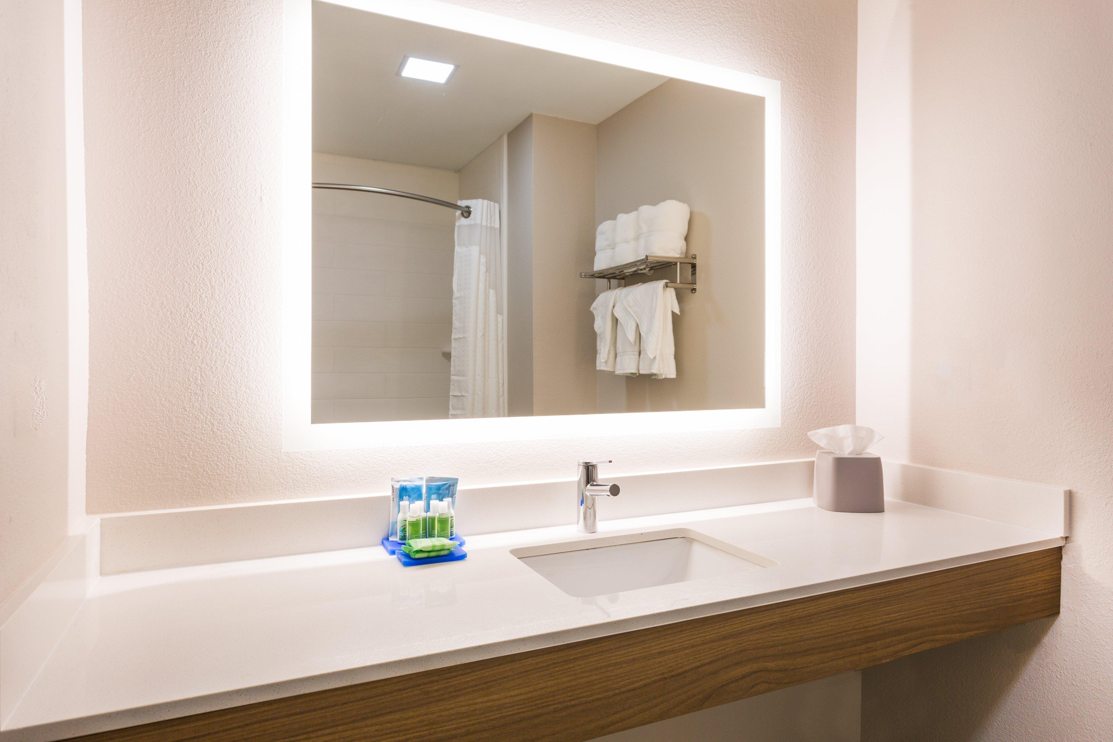 Holiday Inn Express - Plymouth By Ihg Exterior foto